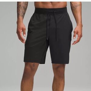 NWT- lululemon Men’s T.H.E. Short 9” Lined - size M